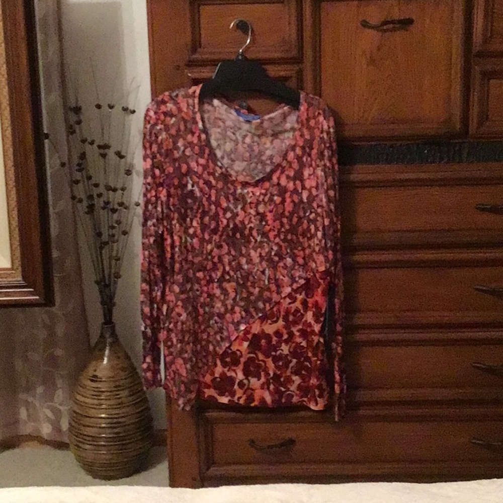 Extra large women’s top by simply vera Vera Wang. New with tags.